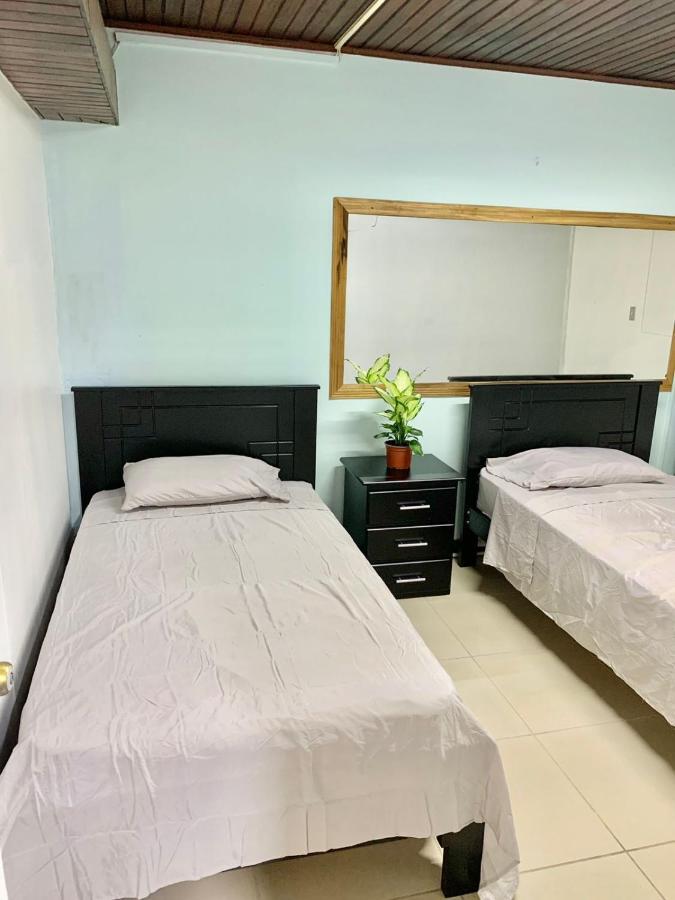Global House Cr Hostel Backpackers Alajuela Habitacion Compartida 2 Camas Por Habitacion Dış mekan fotoğraf