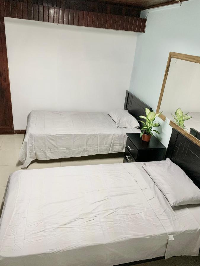 Global House Cr Hostel Backpackers Alajuela Habitacion Compartida 2 Camas Por Habitacion Dış mekan fotoğraf